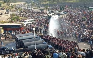 Cảnh sát Myanmar dùng vòi rồng giải tán người biểu tình