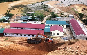 Thanh Hóa: Sạt lở nghiêm trọng đe dọa công trình công sở xã và khu bán trú của hàng trăm học sinh