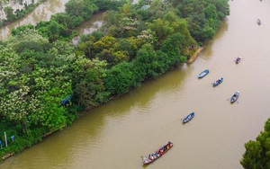 Dòng người hối hả đổ về chùa Hương trong ngày đầu mở cửa trở lại