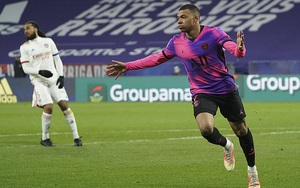 Mbappe chấn thương trong ngày chạm mốc đáng nhớ