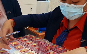 Vì sao giá vàng lao dốc không phanh?