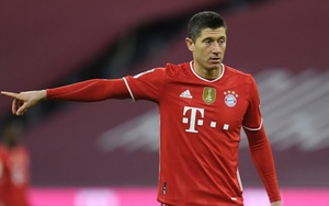 Lewandowski ghi hat-trick, Bayern ngược dòng thần thánh trước Dortmund