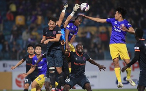 Nhiều sân bóng mở cửa với khán giả khi V-League trở lại