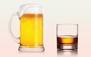 Sự khác biệt giữa rượu và bia sau khi uống dài ngày: Nên uống loại nào đỡ hại hơn, cách uống ra sao?
