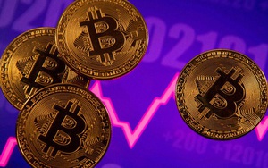 Bitcoin bất ngờ lao dốc 14% do mất điện?