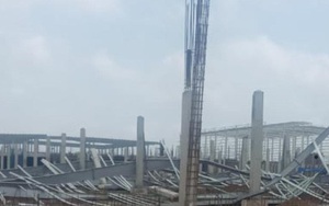 Cuồng phong thổi sập công trình kết cấu bằng thép ở Quảng Ninh