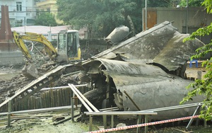 Cận cảnh tu sửa hồ chứa xác máy bay B52 cuối cùng bị bắn hạ tại Hà Nội