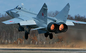 Nga cử tiêm kích MiG-31 hộ tống máy bay trinh sát của Mỹ