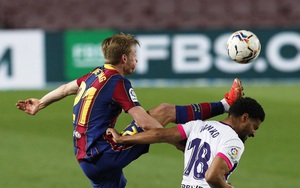 Messi lập kỷ lục, trọng tài bị nghi "tiếp tay" Barcelona hạ Valladolid