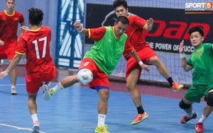Tuyển thủ futsal Việt Nam mong người hâm mộ sát cánh cùng đội khi thi đấu 2 trận play-off giành vé dự VCK World Cup