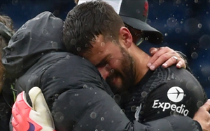 Ghi bàn thắng để đời, Alisson khóc, nhớ người cha xấu số