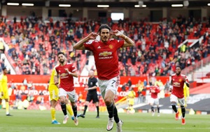 Ghi siêu phẩm, Cavani cân bằng thành tích của Ibrahimovic