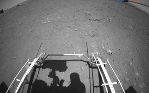 Những hình ảnh đầu tiên về Sao Hỏa do robot tự hành Trung Quốc gửi về Trái Đất