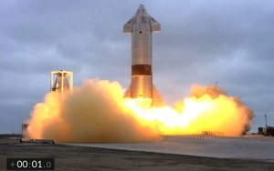 Xem tàu vũ trụ SpaceX hạ cánh thành công sau 4 lần nổ tung