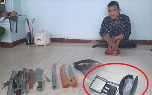 Bắt 2 đối tượng thủ nhiều đao kiếm, tàng trữ ma túy