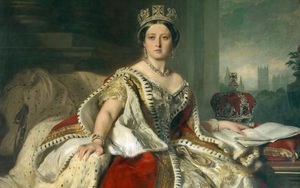 'Đồ cổ' của Nữ hoàng Anh được đem ra bán đấu giá