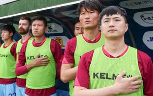 Chủ đội bóng xỏ giày vào sân, lựa luôn áo số 10 ở Trung Quốc