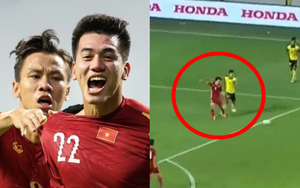 Văn Toàn bị CĐV Malaysia "tấn công" dữ dội khi giúp Việt Nam có penalty chỉ sau 1 phút vào sân