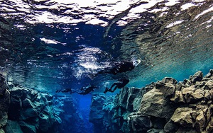 Khe nứt Silfra - nơi duy nhất trên Trái Đất có thể lặn chạm vào hai lục địa cùng lúc