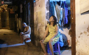 Nóng bủa vây cả đêm ở xóm chạy thận Hà Nội: "Cả căn phòng cứ như cái lò nung, mỗi ngày chỉ ngủ được 2-3 tiếng"