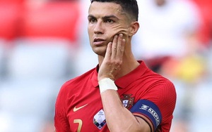 Ronaldo làm xiếc với trái bóng, trêu đùa hai hậu vệ kỳ cựu tuyển Đức nhưng rồi bị cho "ăn hành" tơi tả