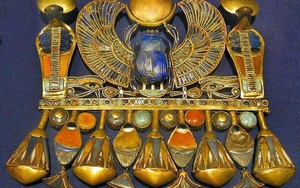 'Bảo vật' của pharaoh vĩ đại nhất Ai Cập cổ đại tiết lộ sốc về thảm họa thiên thạch