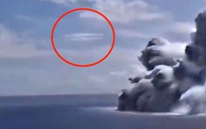 UFO xuất hiện gần vụ nổ thuyền của Hải quân Mỹ?