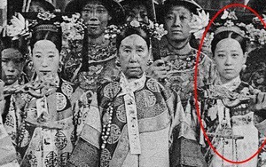 Đệ nhất mỹ nhân Vãn Thanh, nhờ dung mạo xinh đẹp nên được Từ Hi cưng chiều, mỗi lần chụp ảnh đều gọi vào chụp chung