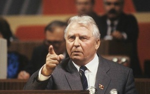 Nguyên ủy viên Bộ Chính trị Liên Xô Ligachev: Tôi đã muốn tìm người cứu đất nước!