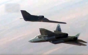 Hé lộ đội hình tác chiến giữa 'quái điểu' Su-57 và 'thợ săn' S-70
