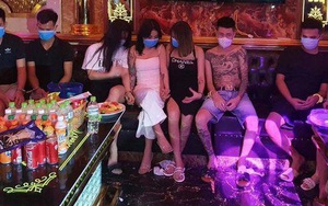 Nam nữ cùng "bay lắc" kinh hoàng trong quán karaoke bất chấp dịch Covid-19