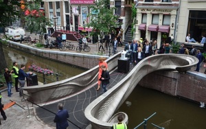Cầu thép in 3D siêu ấn tượng ở Hà Lan