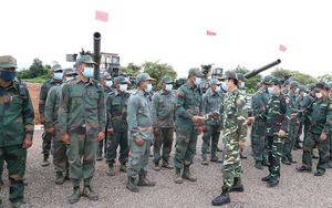 Binh chủng Tăng thiết giáp Lào diễn tập bắn đạn thật