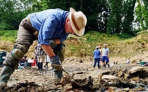 Dùng Google Earth, cặp đôi tìm được nghĩa địa "quái vật" 167 triệu tuổi