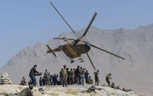 Quân đội Mỹ rút, không quân Afghanistan phải dùng... Zoom nhờ tư vấn sửa máy bay