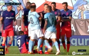 Luis Suarez ăn vạ, trận đấu suýt vỡ