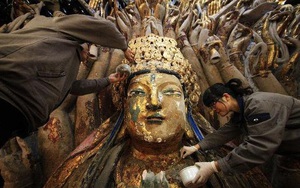 Sửa tượng Phật Quan Âm nghìn tay 800 năm tuổi, đoàn công tác kinh ngạc phát hiện không gian bí mật bên trong