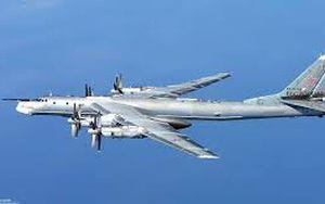 Su-35S hộ tống Tu-95MS trong chuyến bay trên biển kéo dài 9 giờ