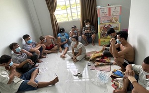 Phó hiệu trưởng tụ tập đánh bạc trong ngày giãn cách