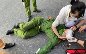 Hà Nội: Nam sinh viên đi xe máy không biển tông đại uý công an chốt kiểm dịch nhập viện