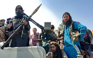 Taliban và Liên minh phương Bắc thống nhất kiềm chế tấn công lẫn nhau