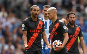 Hằm hằm tranh đá penalty, Richarlison nhận cái kết đắng