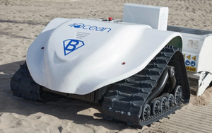 Chạy bằng năng lượng mặt trời, chiếc máy hút bụi thông minh khổng lồ có thể sàng lọc cát và dọn rác bãi biển