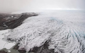 Băng ở Greenland tan chảy hàng loạt sau đợt nắng nóng kỷ lục