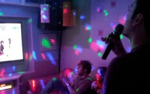 Hiệu trưởng, hiệu phó cùng 2 giáo viên vào quán karaoke, vi phạm biện pháp chống dịch