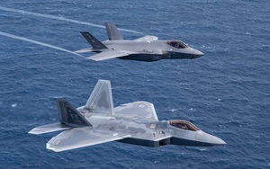 Giải mật: Mỹ từng chào bán tiêm kích tàng hình F-22 Raptor với giá cao ngất