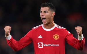 Ảnh cận cảnh: Ronaldo ghi bàn phút cuối cùng, lột phăng áo ăn mừng