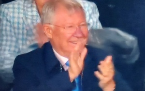 Sir Alex cười sung sướng chứng kiến "cậu con trai" Ronaldo hóa người hùng phút cuối