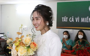 Đám cưới đặc biệt của nữ điều dưỡng tại bệnh viện dã chiến: Cô dâu chống dịch ở TP.HCM, chú rể ở Hà Nội