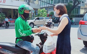 Hà Nội yêu cầu shipper trong vùng 1 phải có giấy đi đường